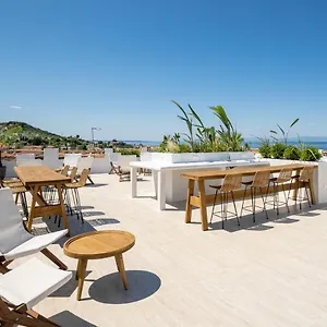 https://palm-suites.hotelschalkidiki.net
